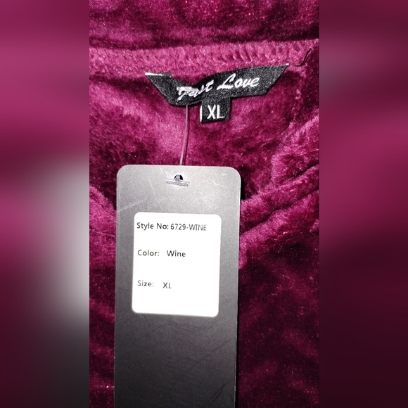 Just Love Wine Plush Robe - Picture 3 of 4